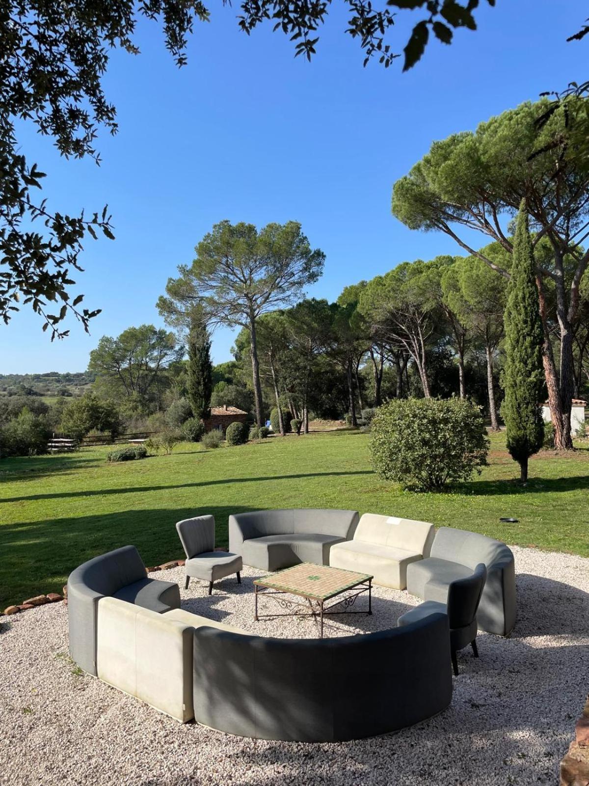 La Villa Le Cannet-des-Maures Exterior foto